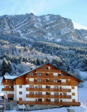 Отель 2 bedrooms appartement at Thollon les Memises 500 m away from the slopes with lake view and wifi  Толлон